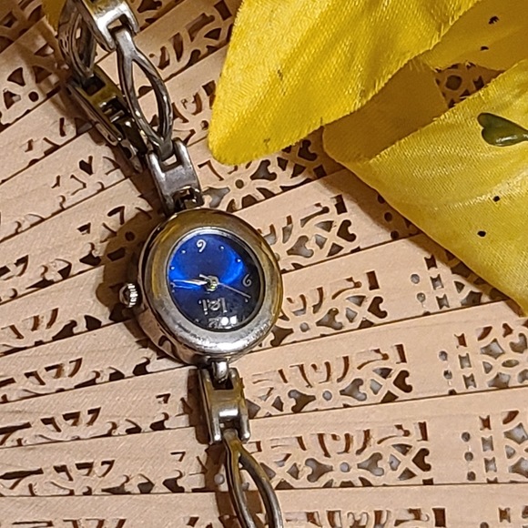 Accessories - Ladies Watch for sale VINTAGE L.E. Watch